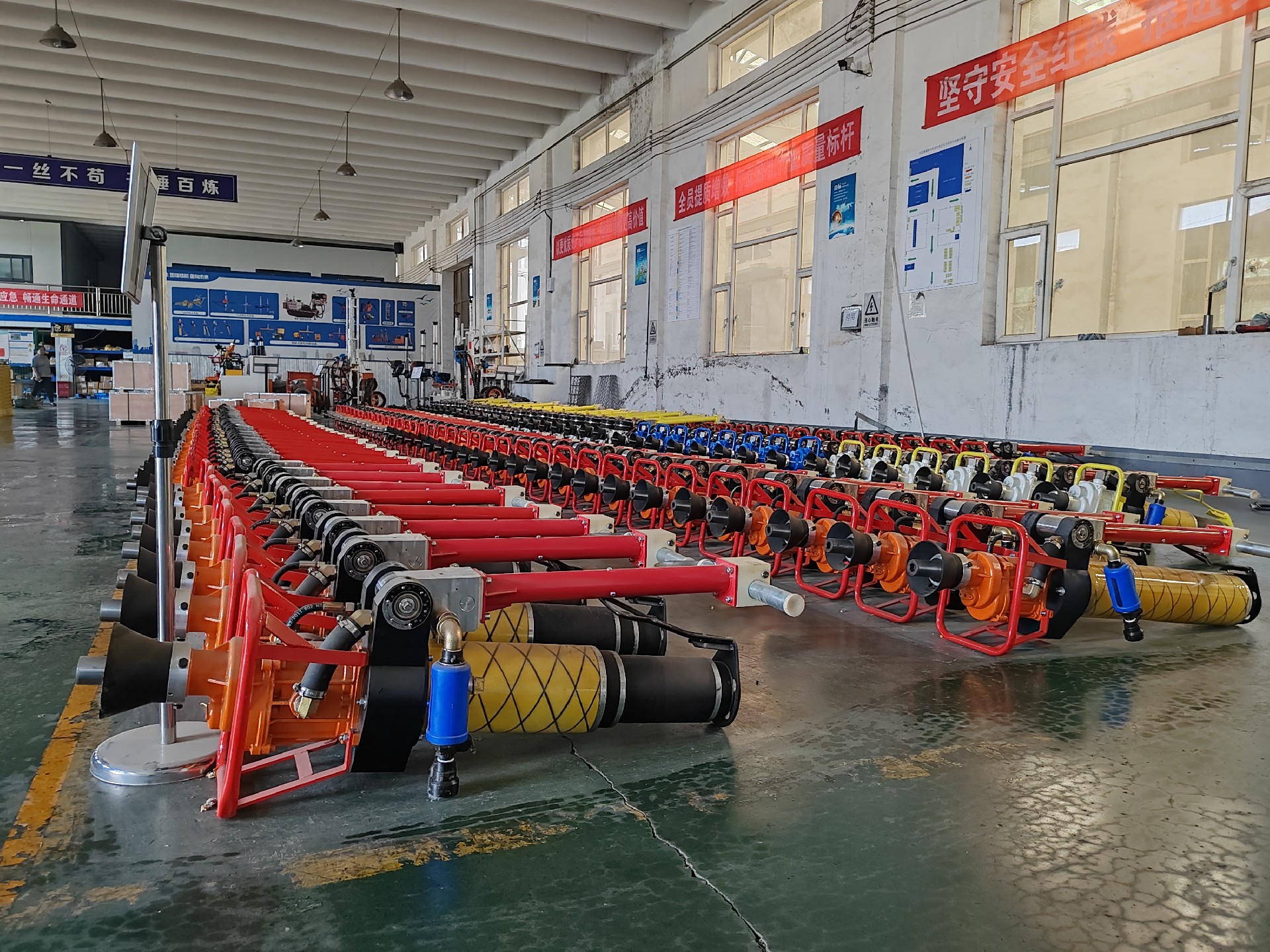 MQT130氣動(dòng)錨桿鉆機(jī)特點(diǎn)及使用注意事項(xiàng)